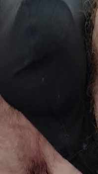 Precum in meinem seidenhöschen, während sie aus meinem arsch einen dildo reitet und eine riesige ladung squirtet