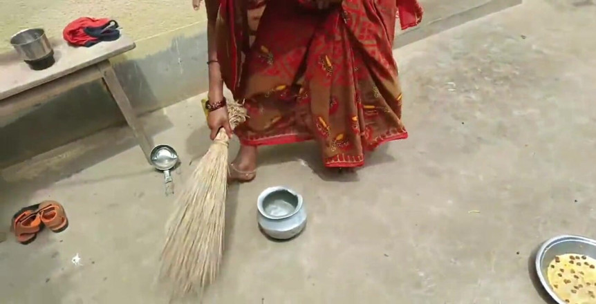 Kumari sushma: Desi Village Bhabhi Pissing Hot Video