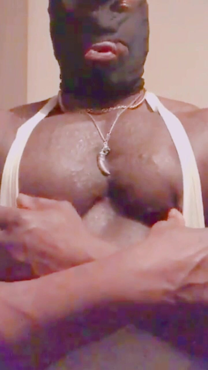 Black smoking muscle stepdad: Verbal Grande Gioco Muscolare Tette E Sessione Di Fumo