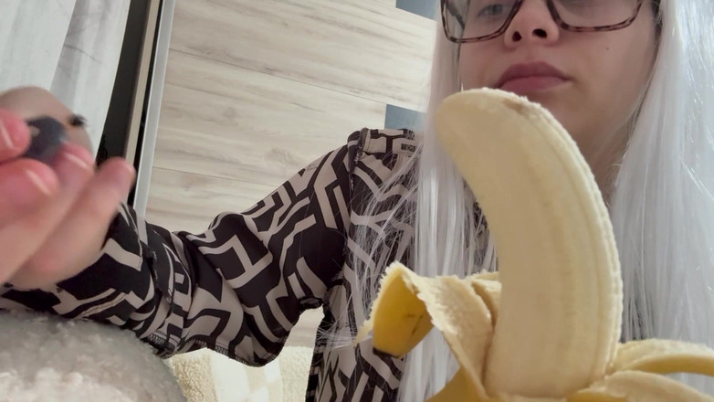 AmayaMori: 작은 의붓아빠를 따먹는 거대한 이복 여동생