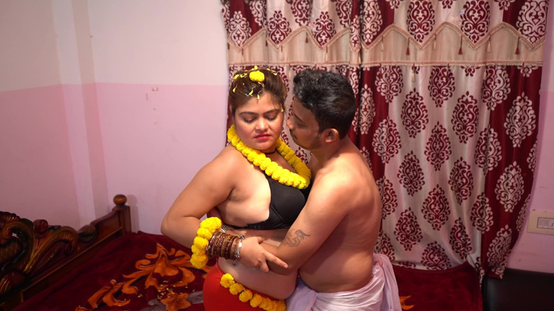 BabyTina2: भारतीय कॉलेज टीचर ने अपने छात्र के साथ अंधेरे कमरे में सेक्स करते देखा और उसकी चूत चाटते हुए पकड़ा
