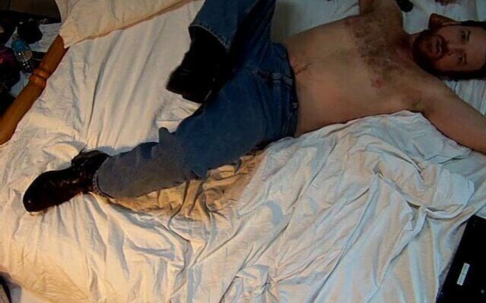 Hairyartist: Kot pantolonlu kıllı kız striptiz yapıyor ve su birikintileri boşaltıyor