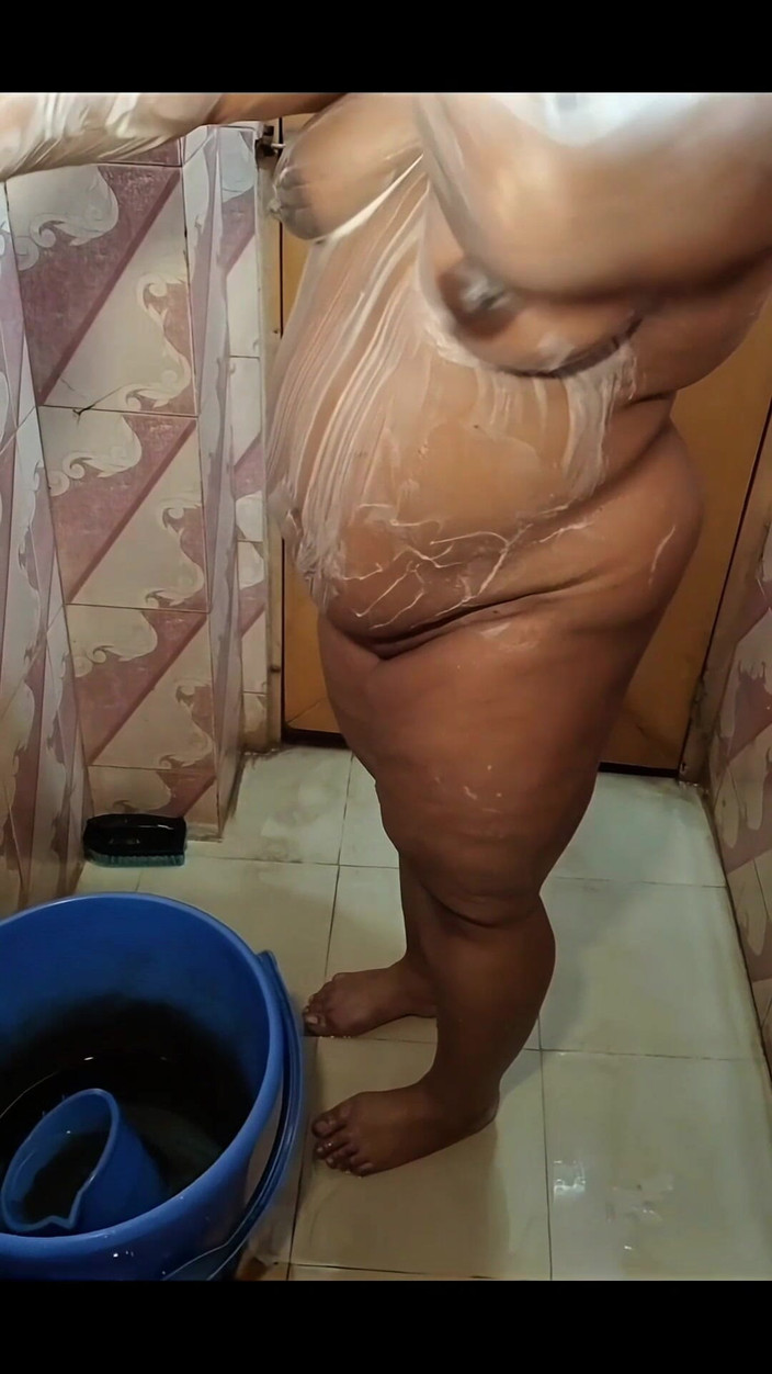 Black Adam: Hintli azgın orta yaşlı seksi kadın parmaklıyor