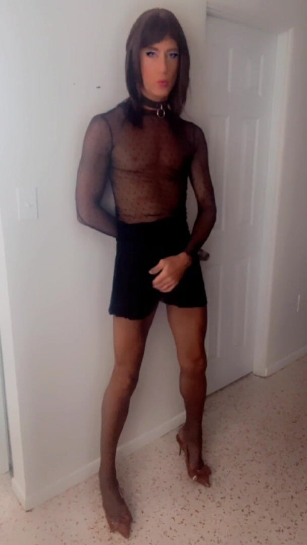 TVI Studios Val Parker: 穿着尼龙网布裙和黑色连裤袜的变装