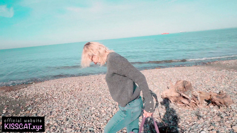 KissCat: Echte seks op zijn hondjes met sperma slikken - agent