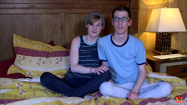 Phoenixxx: Di ranjang sama dua cowok sange