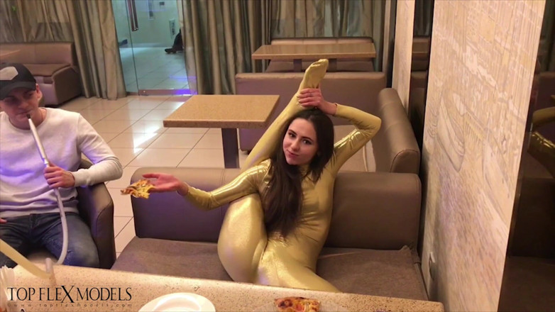Flexilady: Ruslana Flexible Spandex Fun
