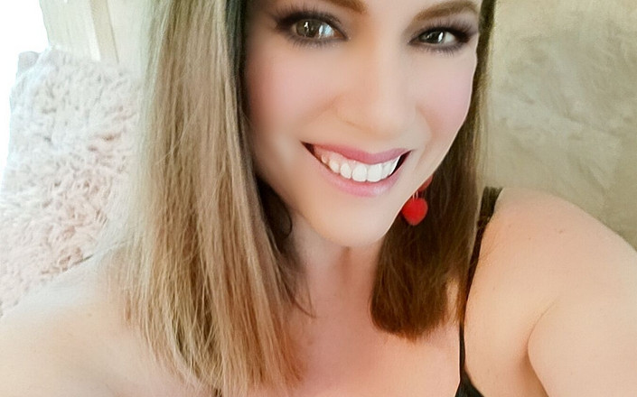 Nikki Nevada: Chúc bạn một ngày lễ tình nhân hạnh phúc!