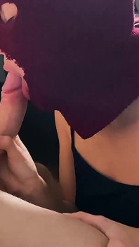 La studentessa ha fatto un bel pompino al suo ragazzo