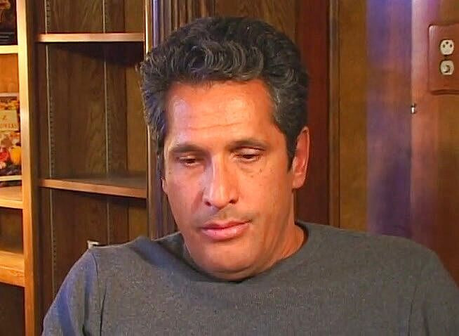 Analiscius: Snygg mörkhyad milf knullad i rumpan