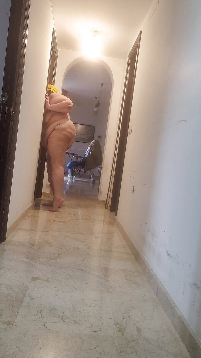 CoolMarina: Pisciare e scopare sentito il bastone della mope