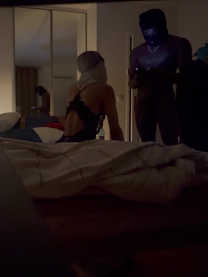 Asiat_94: युवा फ्रेंच स्ट्रेट बीबीसी