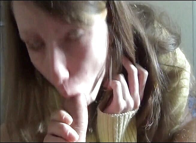 Flash Model Amateurs: Bf의 자지를 빠는 걸 좋아하는 섹시한 갈색 머리 십대