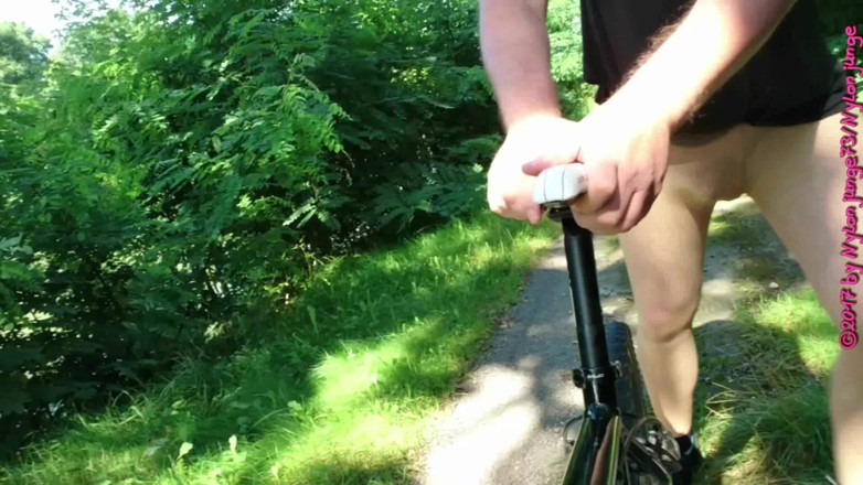 Carmen_Nylonjunge: Horny while riding in pantyhose