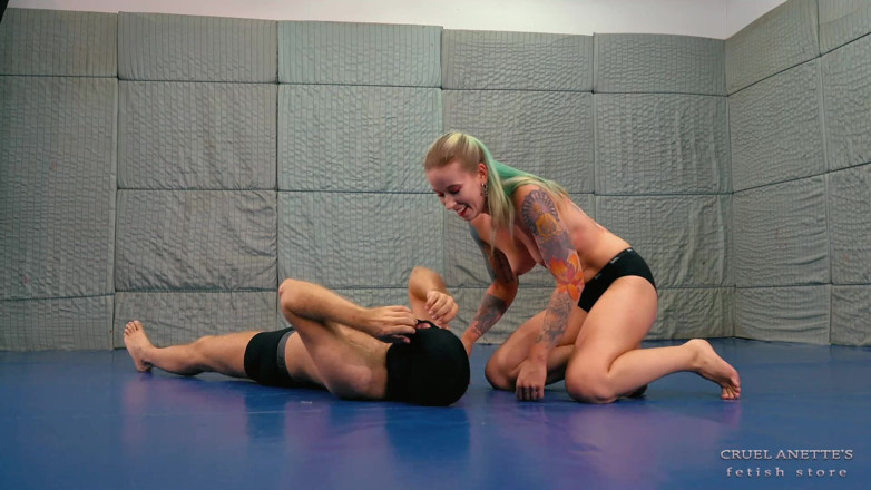 Cruel Anettes fetish world: Strong Thighs