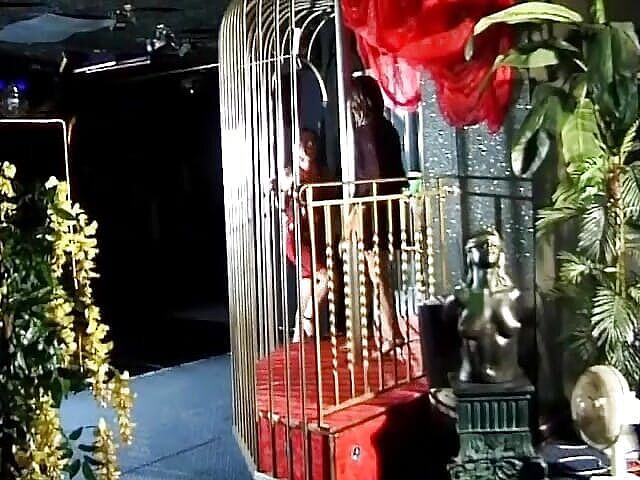 Monde Francais: Dwie niesamowite francuskie dziwki cieszące twardego kutasa z dupkiem