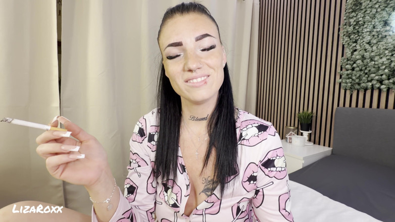 LizaRoxx: Smoking While Fucking - with Fat Cumshot on the Ass