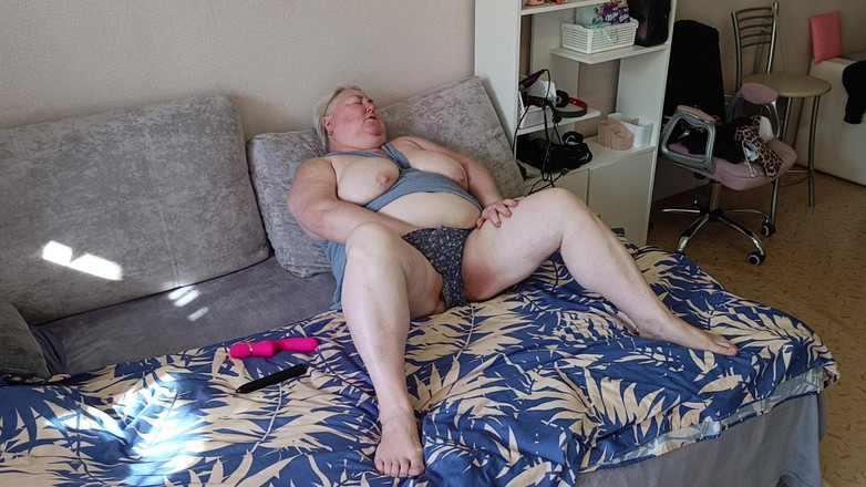 Zona901: Macecha má velkou chlupatou kundičku touží po velkém tvrdém ptákovi