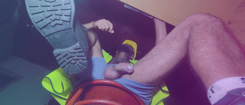 Stink HairyMale: 夜间吸烟