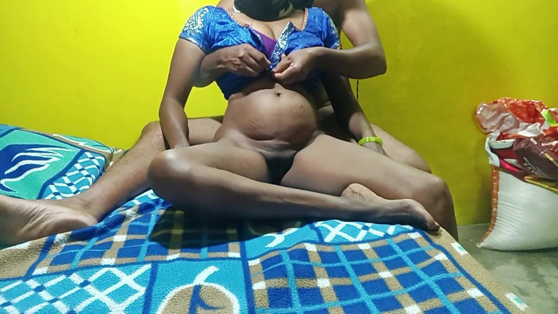 Indianvideos8080: 印度村屋妻子脱下衣服并热辣展示