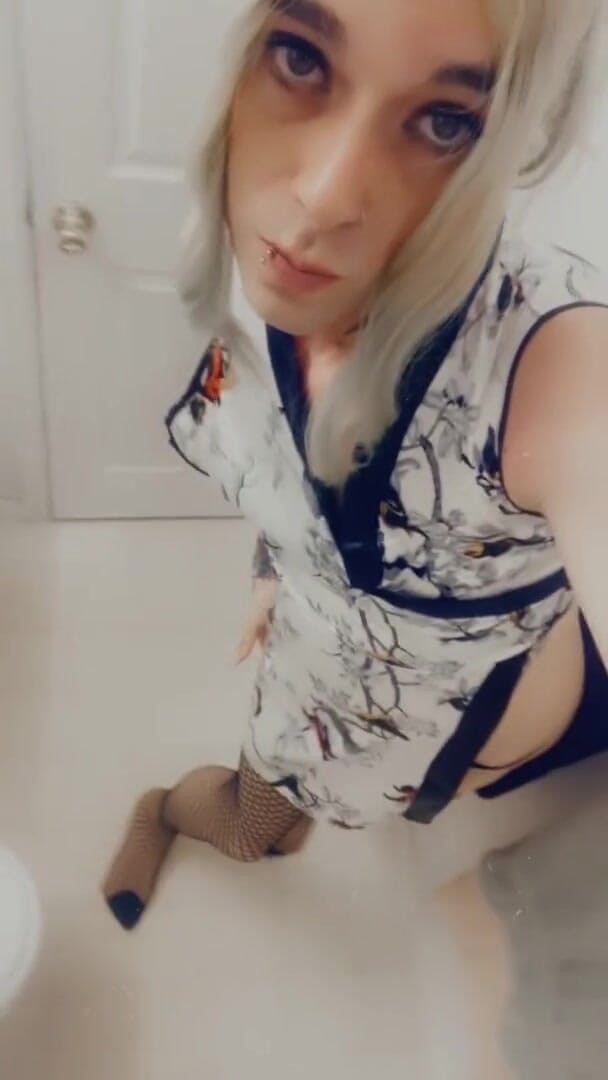 CarmenMelatonin: Kimono babe wants to play