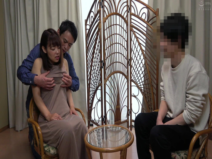 Raptor Inc: 硬いもの:夫の目の前でセックスしている妻、