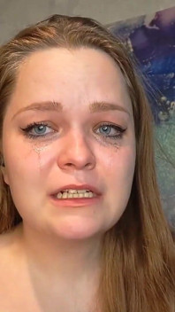 Alison snikt weer