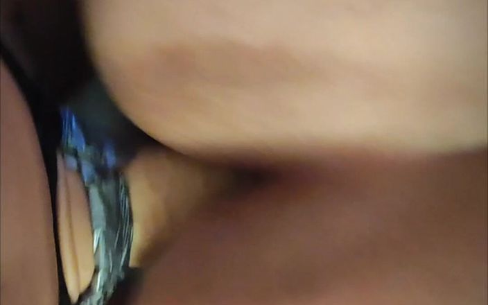 SmallCurvy: Double pénétration avec gode ceinture pour une MILF BBW sexy !
