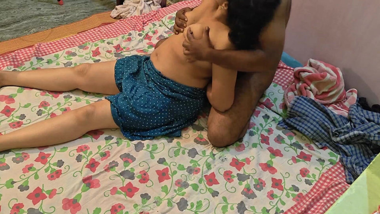 Sexy sindu: Tetona india baby Sindu folla hardcore