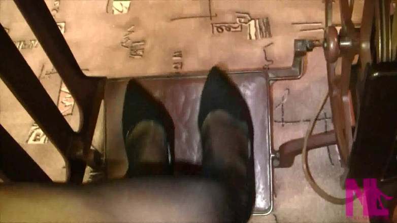 Nyllady: Vintage_sewing na starej maszynie do szycia mojej babci w czarnych...