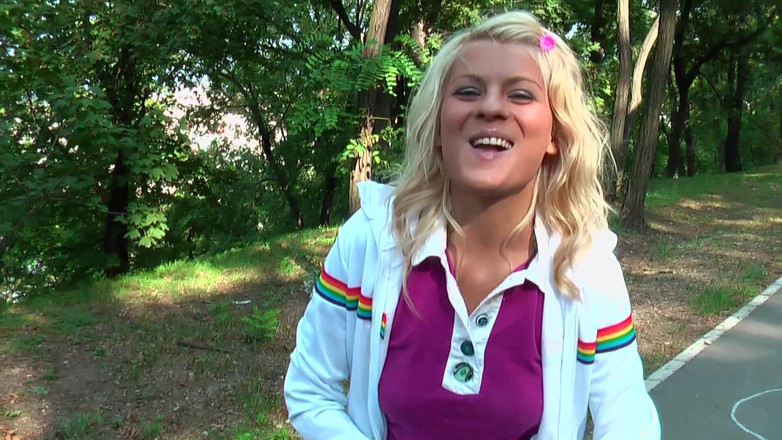German Porn: Beautiful blonde does outdoor blowjob