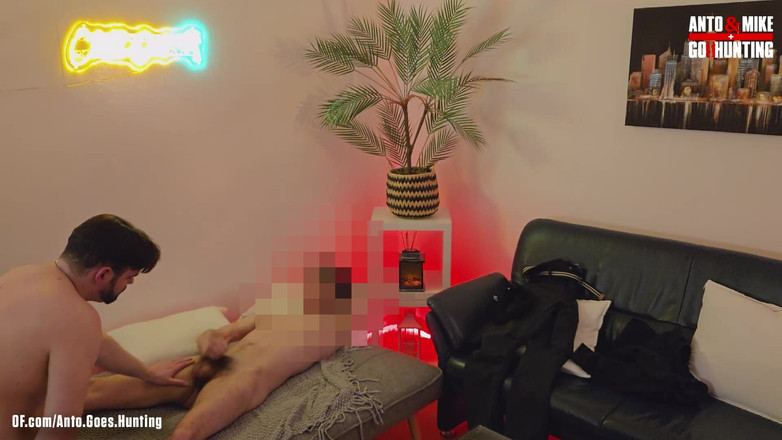 AntoGoesHunting: Lo Studente Etero Twink Vuole Tornare E Prova a Scopare...