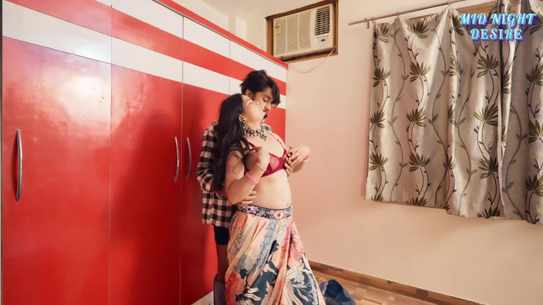 Sexwex blue film: Collage, une petite amie séduit son copain dans sa chambre