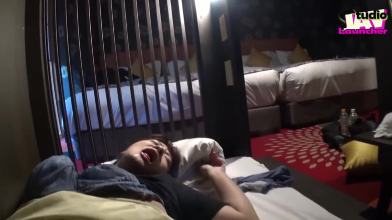 Studio JAV Launcher: Viaje secreto de primavera caliente: una mujer casada se escapa...