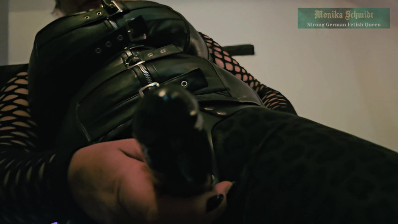 Strict Senz: モニカ・シュミットが私のチンポを崇拝するフェラチオPOV