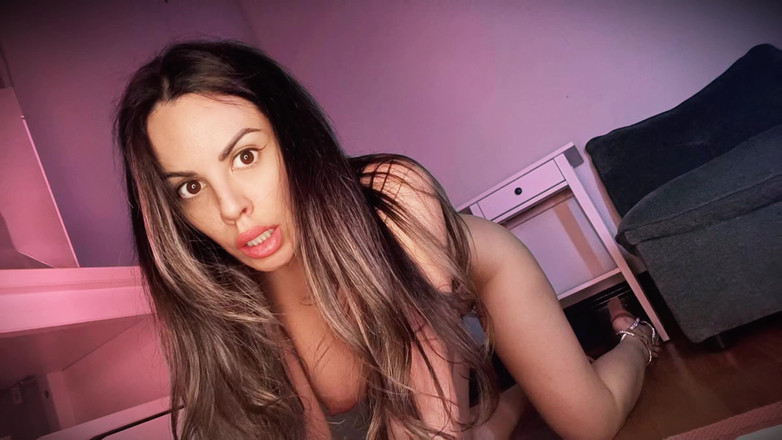 annikarain: Mama vitregă goală îți spune să ejaculezi în ea