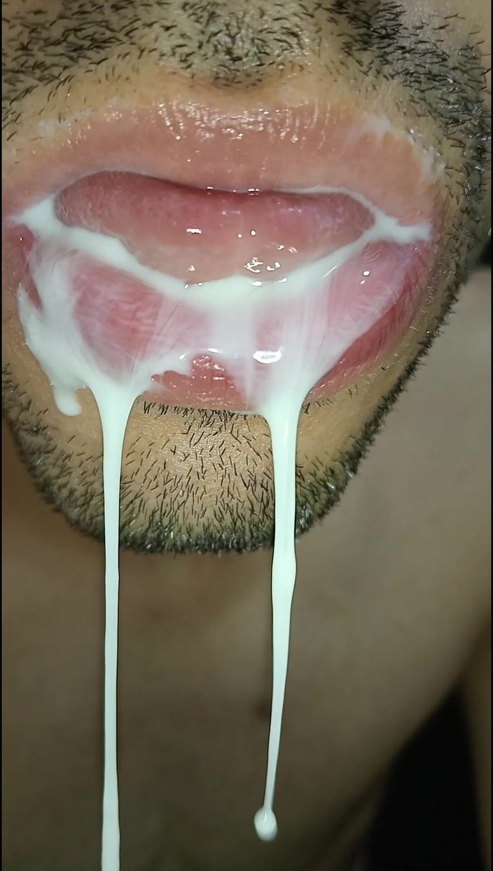 Rey rey: Wytrysk w moich ustach, baw się swoją spermą i połykać...