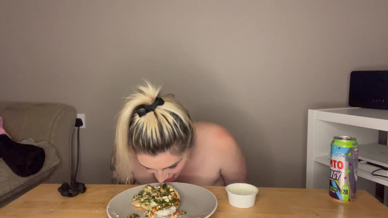 EeveeXo: No Hands Messy Pizza Eating Mukbang Challenge