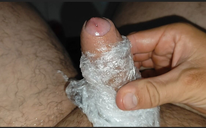 Straight Daddy Club: Kontol di bola plastik membantu masturbasi