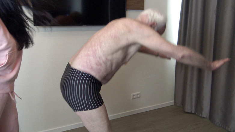 Femdom Austria: 가학적인 가정 간호사와 아침 운동!