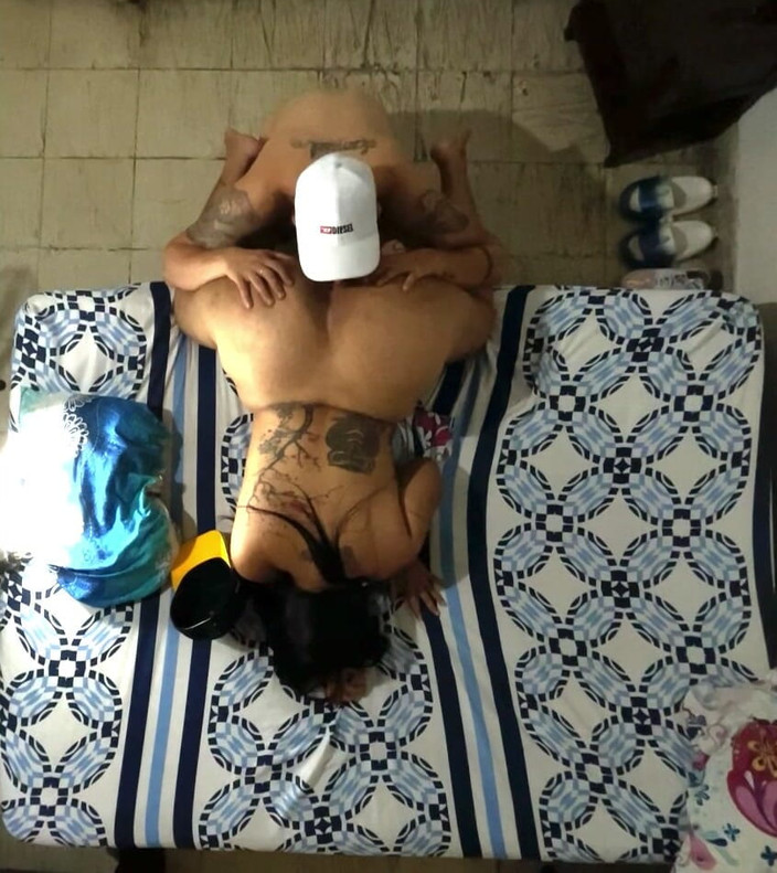 Monozion: La sorellastra multiorgasmica ha diversi schizzi mentre viene scopata a...