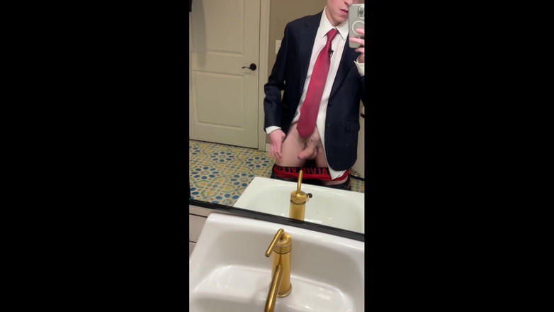 The Show Studio: 졸업식 날 자위행위