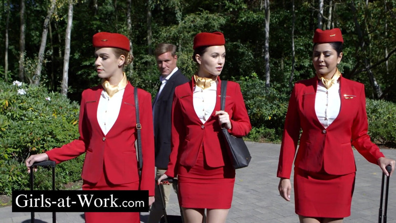 Girls At Work: 航空公司空姐的三人组
