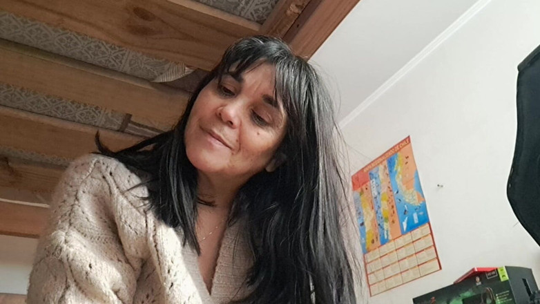 Mommy big hairy pussy: Instrução de punheta na madrasta espanhola milf