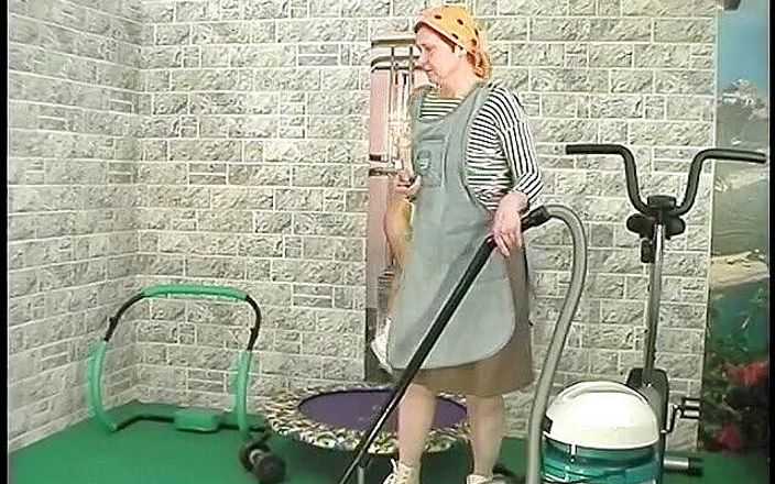 Xfamster: Mature cleaning lady fucked by a guy at gym