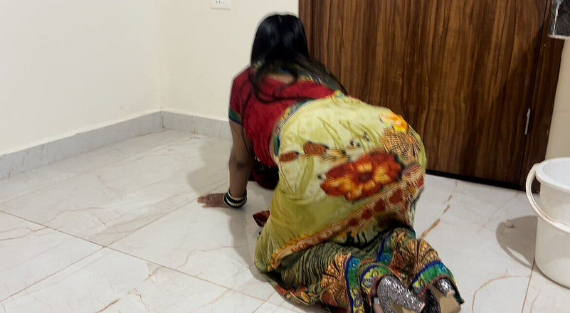 Besharam Jodi: Desi indická Saree Wali Služka ošukaná jejím majitelem Besharam zezadu...