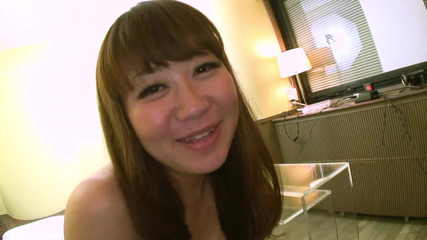 Asian Milfs n Teens: Tipul a întâlnit o fată la plimbare și i-a băgat penisul în ea...