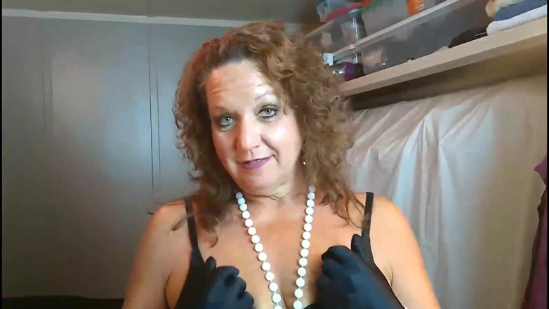 Debbie Delicious: Debbie Delicious elegant in pearls