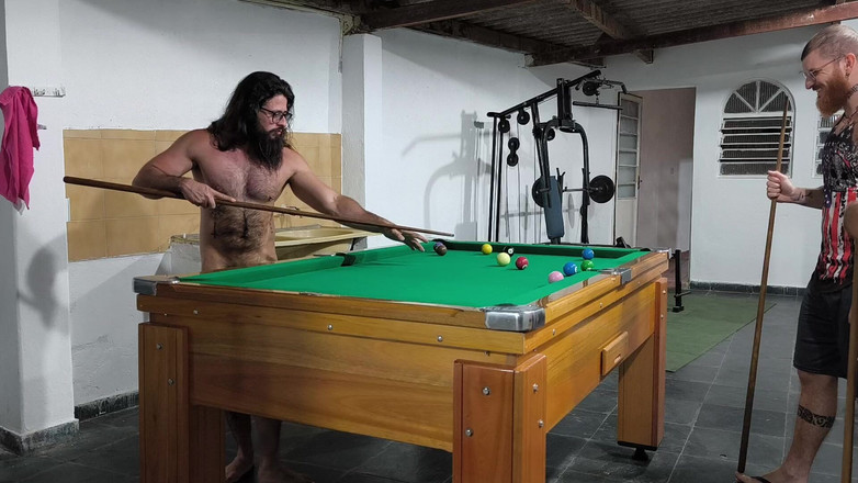 carmonaoficial: Mă joc cu prietenii dezbrăcându-se