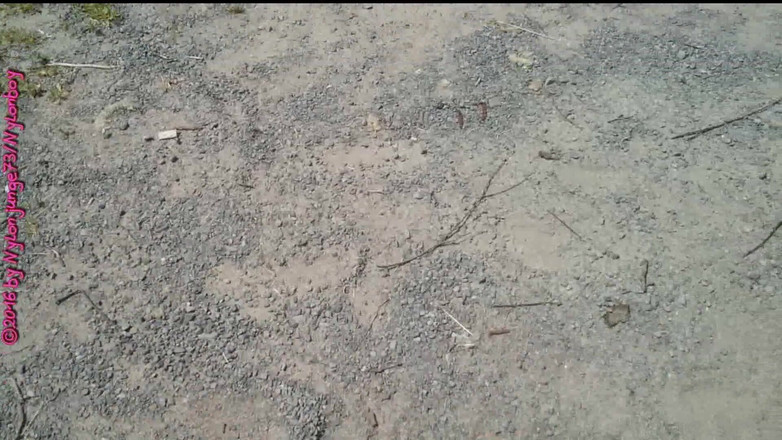 Carmen_Nylonjunge: Paus under en promenad vid sjön